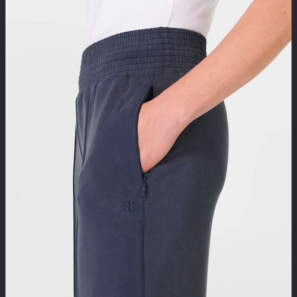 NWT Sweaty Betty sandwash cloud track pants - Picture 4 of 6